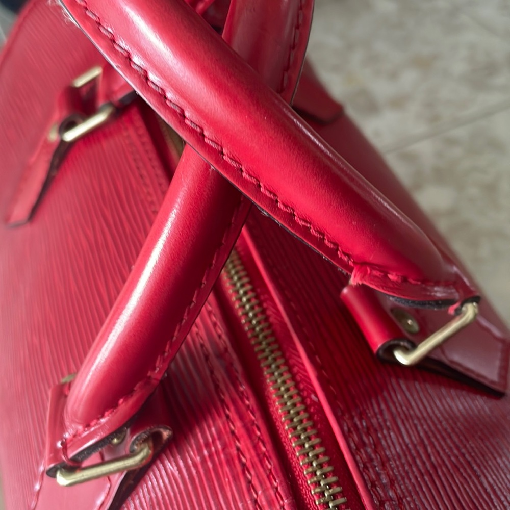 Authentic Louis vuitton Epi Speedy Handbag . - Picture 6 of 17